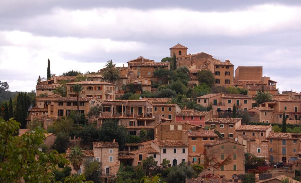 Deià Mallorca – Pueblo, montaña y mar