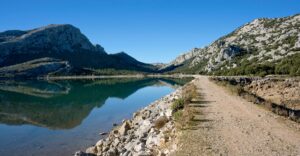 Vuelta al embalse de Cúber: una ruta fácil por la Serra de Tramuntana Vuelta al embalse de Cúber