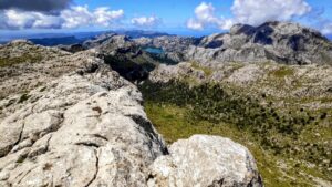 Puig de Massanella: cómo hacer la excursión y qué debes saber Puig de Massanella, una de las grandes cumbres de Mallorca