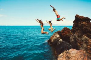 Cliff jumping en Mallorca: saltos, naturaleza y adrenalina en la Serra de Tramuntana Cliff jumping Mallorca