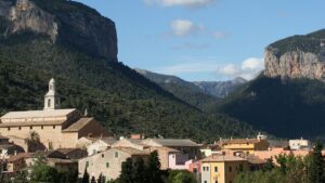 Alaró, el pueblo de Mallorca que vive a la sombra de un castillo legendario Alaró, pueblo de Mallorca
