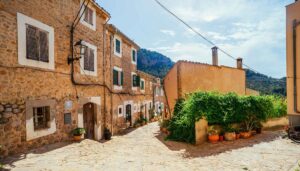 Estellencs, el pequeño pueblo de la Tramuntana que mira al mar Estellencs, Mallorca
